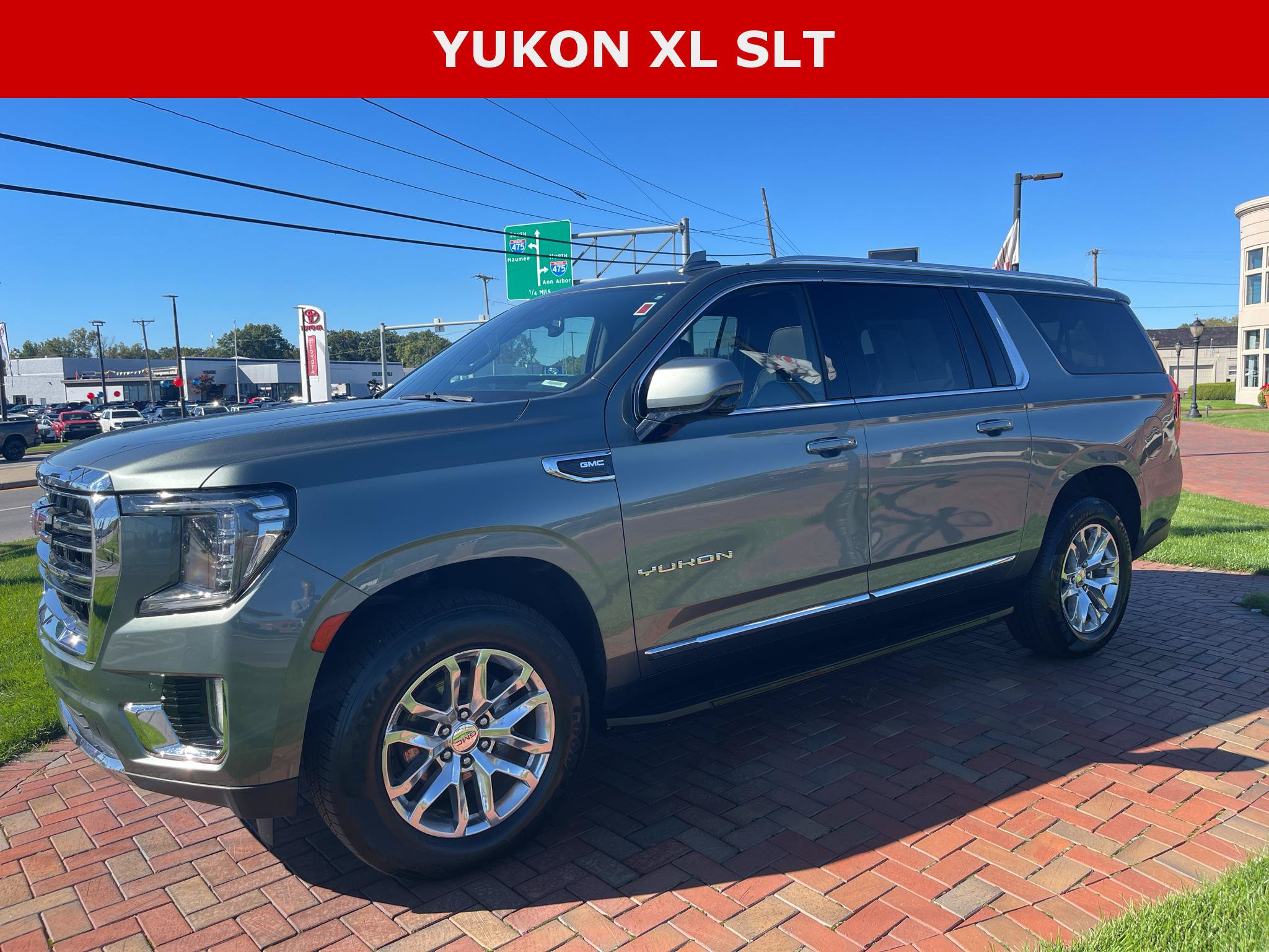 Used 2023 GMC Yukon XL SLT w/ SLT Luxury Package AWD/4WD image 1