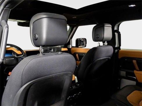 Used 2023 Land Rover Defender 130 X AWD/4WD image 33