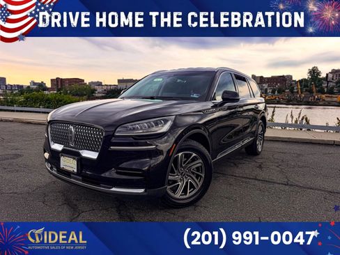 Used 2023 Lincoln Aviator AWD image 2