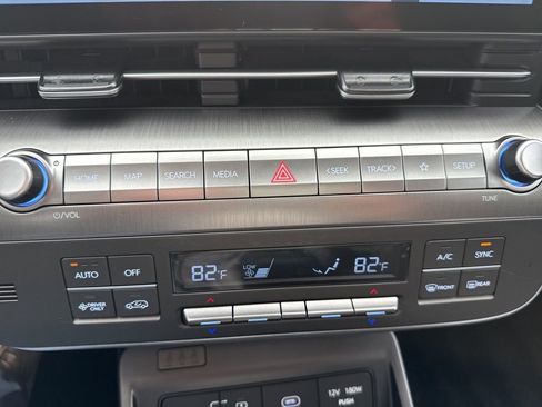 Certified 2024 Hyundai Kona SE image 13