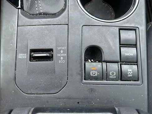 Used 2023 Toyota Highlander L FWD image 29