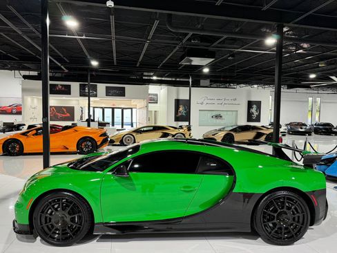 Used 2021 Bugatti Chiron Pur Sport image 4