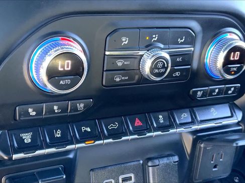 Used 2021 GMC Sierra 2500 AT4 w/ AT4 Premium Plus Package image 32