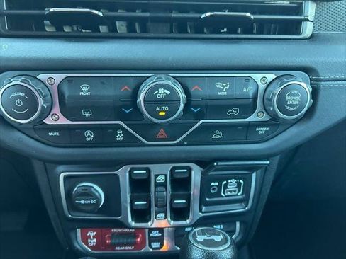 Certified 2025 Jeep Wrangler Unlimited Rubicon AWD/4WD image 26