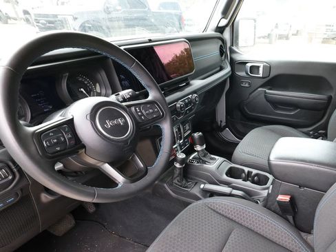 Used 2024 Jeep Wrangler Unlimited Rubicon 4xe AWD/4WD image 9