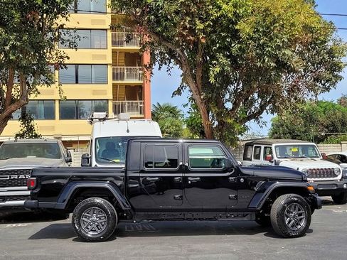 New 2026 Jeep Gladiator Sport AWD/4WD image 8