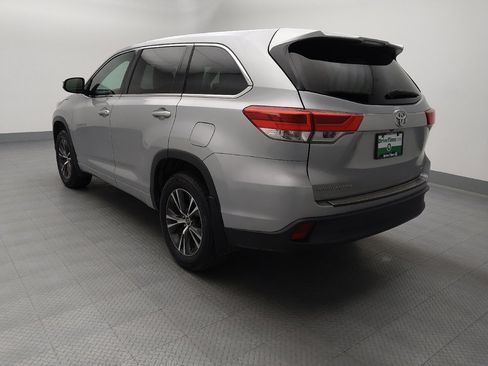 Used 2018 Toyota Highlander LE AWD/4WD image 5