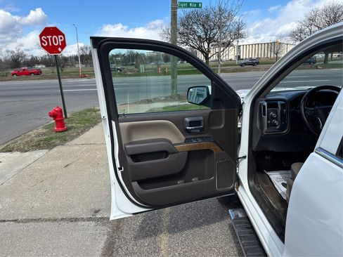 Used 2015 Chevrolet Silverado 1500 LTZ AWD/4WD image 17
