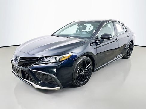 Used 2024 Toyota Camry XSE FWD image 3