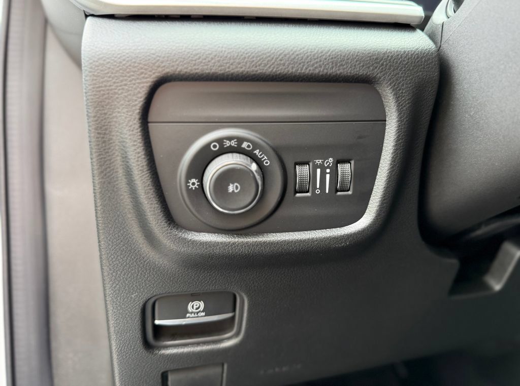 Used 2026 Jeep Grand Cherokee Limited w/ Limited Altitude Package AWD/4WD image 21