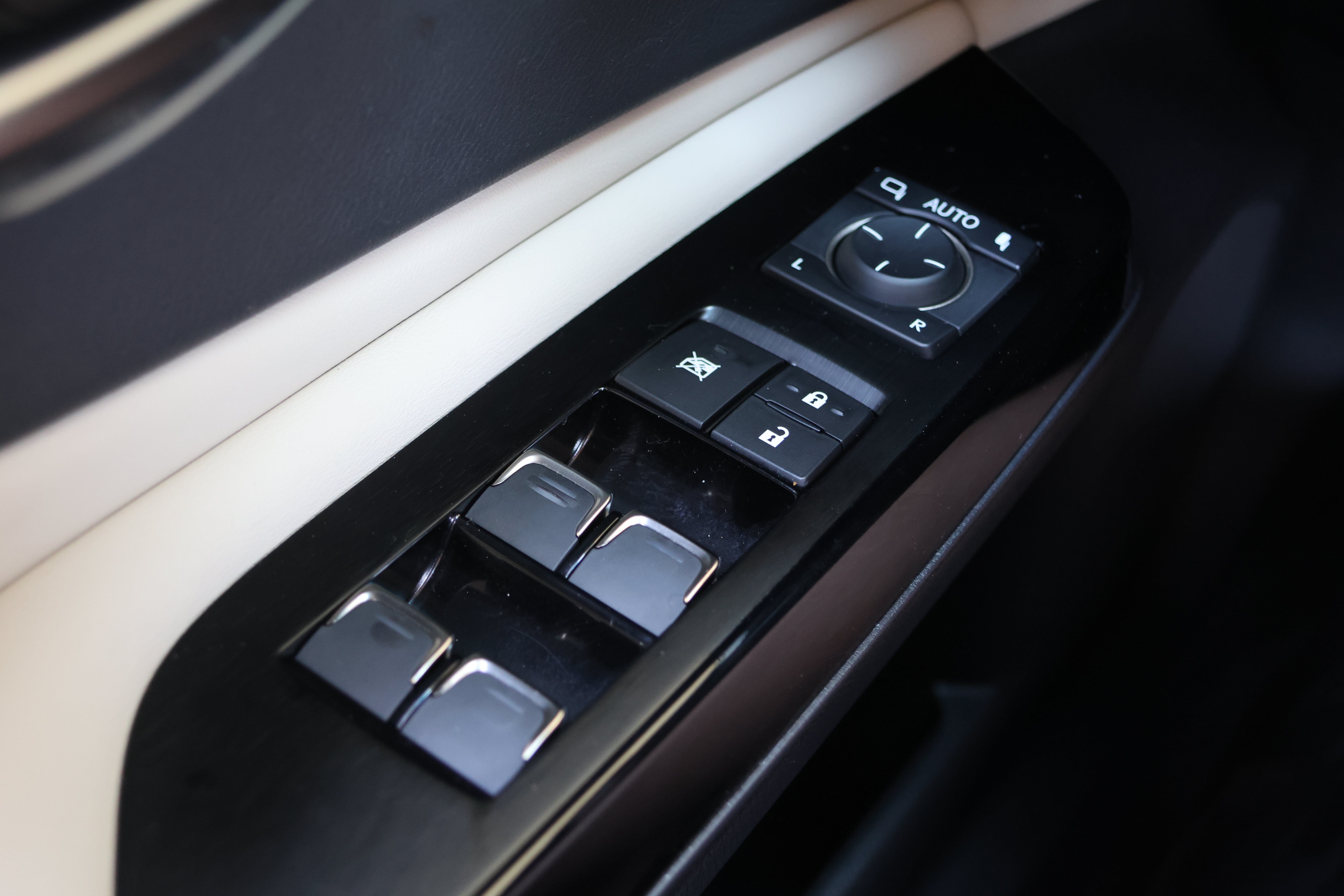Certified 2024 Lexus ES 350 w/ Premium Package FWD image 14