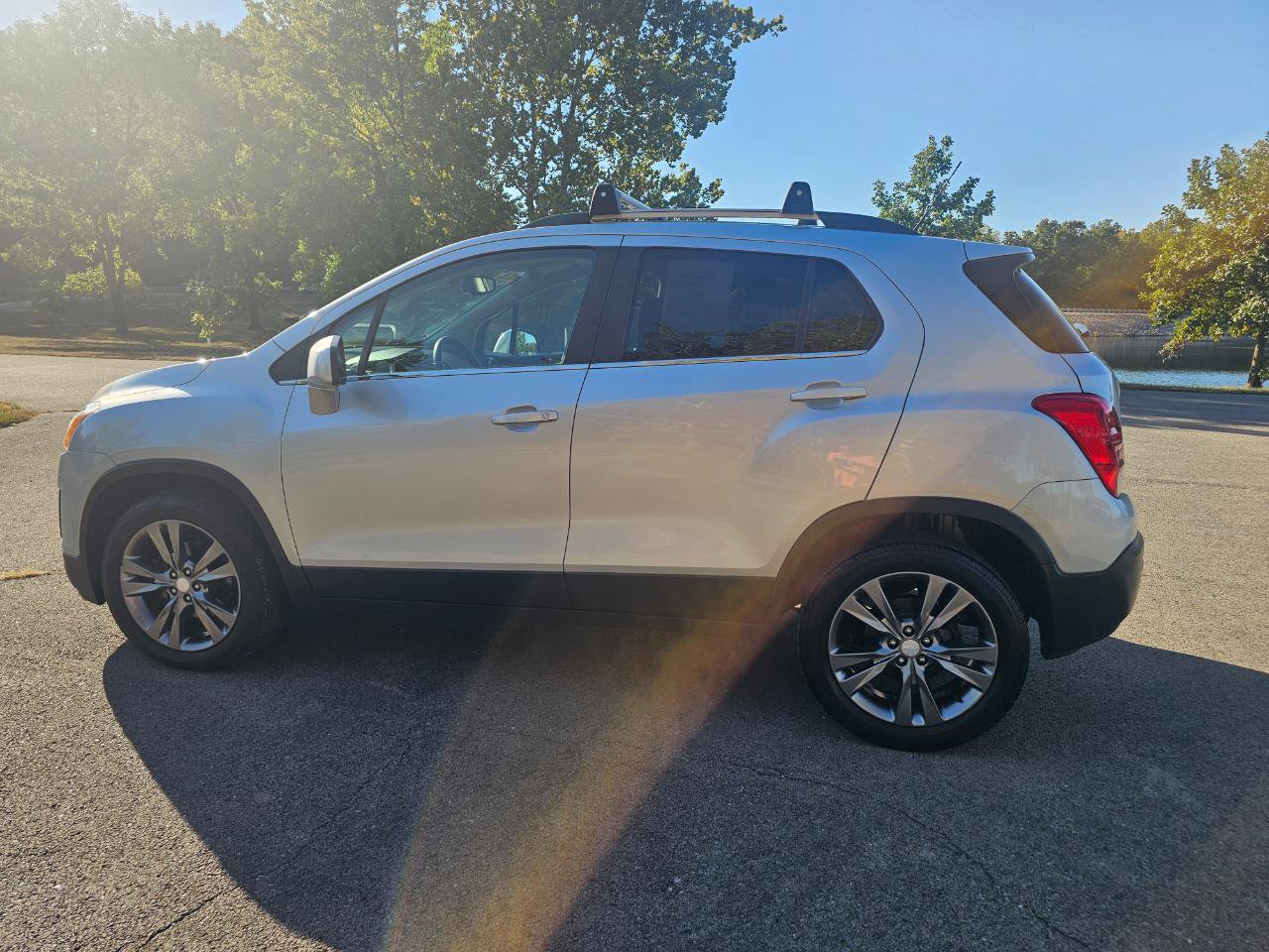 Used 2016 Chevrolet Trax LT w/ LT Sun and Sound Package AWD/4WD image 8