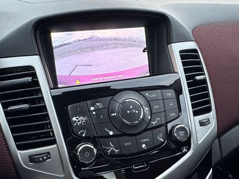 Used 2014 Chevrolet Cruze Eco image 9