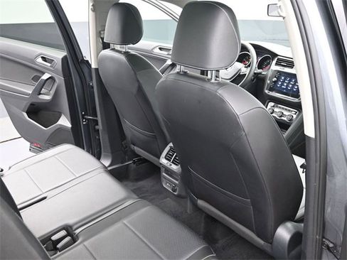 Used 2021 Volkswagen Tiguan SE image 23