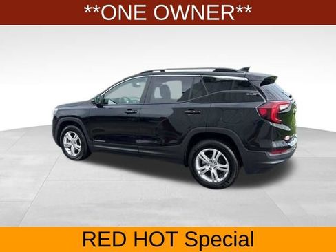 Used 2024 GMC Terrain SLE w/ Driver Convenience Package FWD image 4