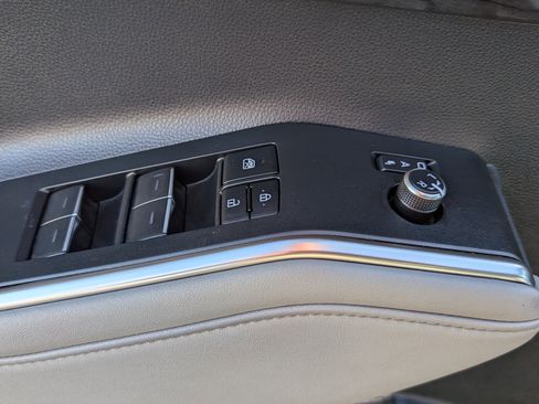 Used 2023 Toyota Highlander Limited image 21