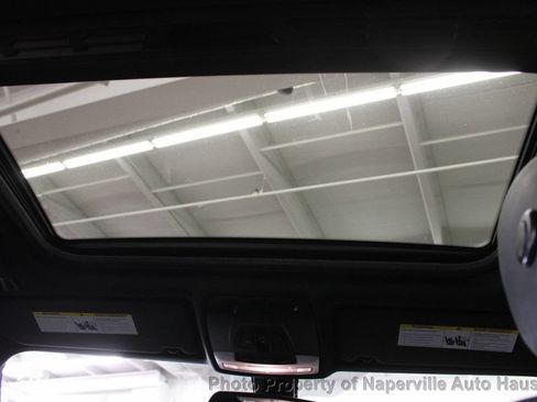 Used 2018 BMW 320i xDrive Sedan AWD/4WD image 25