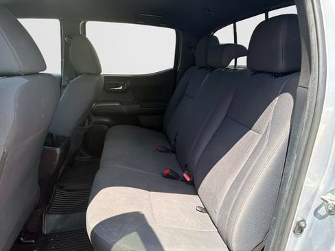 Used 2018 Toyota Tacoma TRD Off-Road AWD/4WD image 16