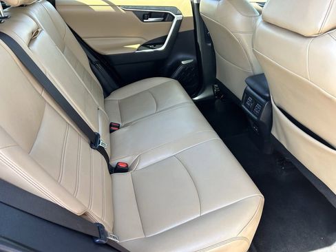 Used 2023 Toyota RAV4 XLE Premium image 11