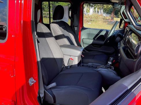 Used 2019 Jeep Wrangler Unlimited Sahara AWD/4WD image 6
