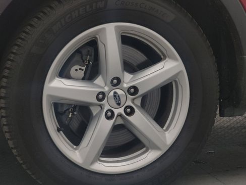 Used 2018 Ford Explorer XLT w/ Equipment Group 202A FWD image 31