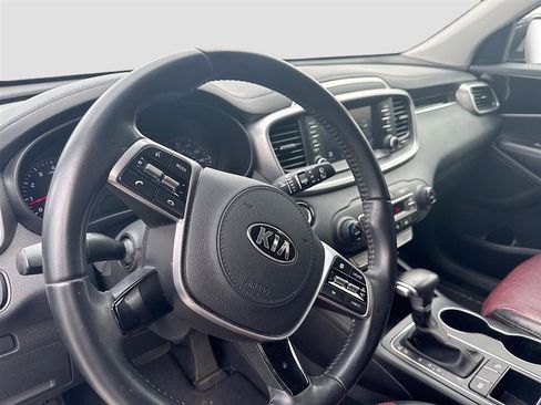 Used 2020 Kia Sorento S image 9