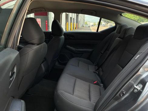 Used 2025 Nissan Altima 2.5 SV FWD image 12