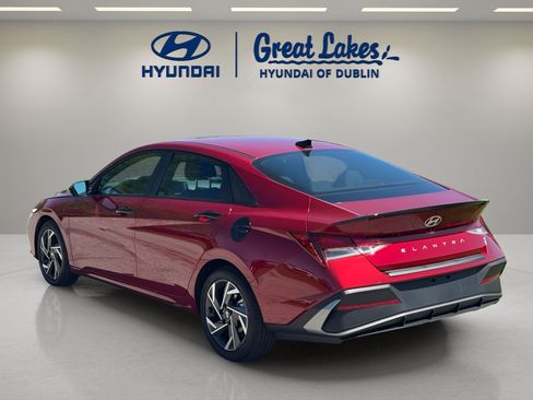 Certified 2025 Hyundai Elantra Sport FWD image 3