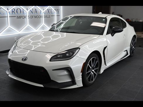 Used 2022 Toyota GR86 RWD image 1