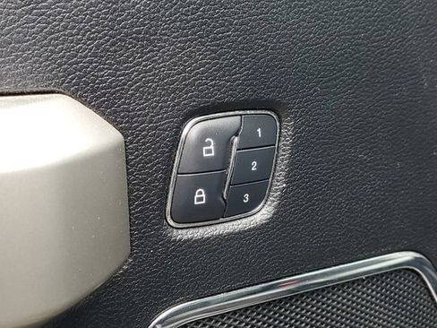 Used 2017 Ford F250 Lariat w/ Lariat Value Package AWD/4WD image 11