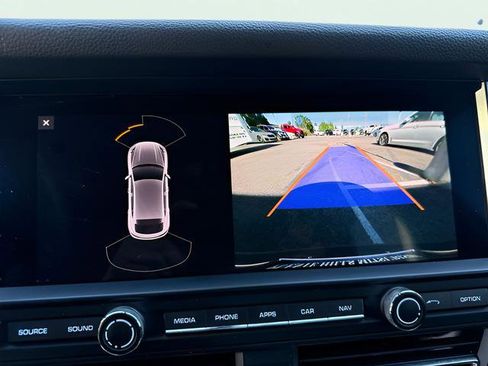 Used 2021 Porsche Macan image 20