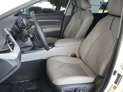 Used 2024 Toyota Camry SE image 18