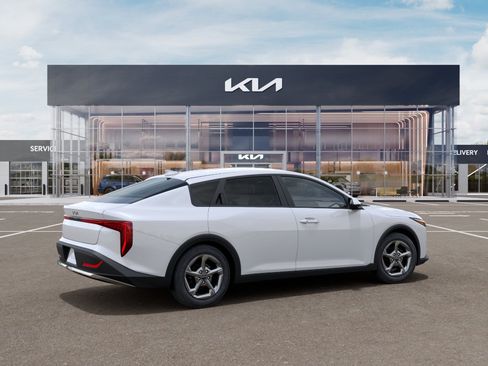 New 2026 Kia K4 FWD image 7