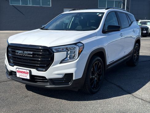 Used 2023 GMC Terrain SLE w/ Driver Convenience Package AWD/4WD image 2