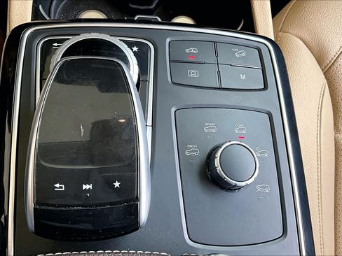 Used 2017 Mercedes-Benz GLS 450 4MATIC image 34