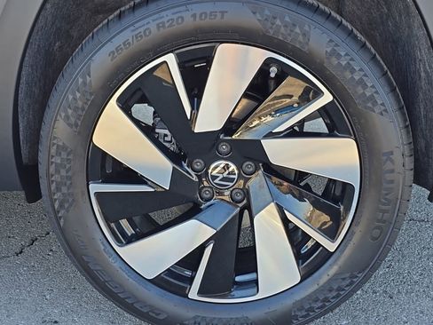 New 2026 Volkswagen Atlas Cross Sport SEL AWD/4WD image 13