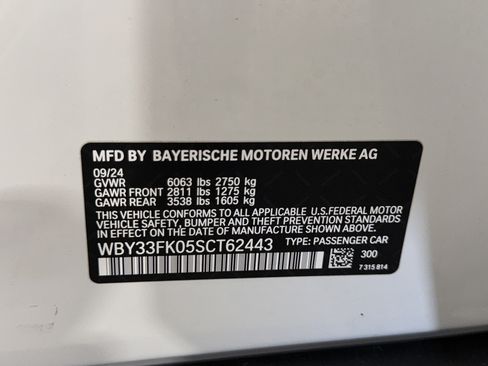 Used 2025 BMW i5 eDrive40i w/ Premium Package RWD image 37