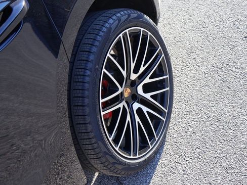 New 2025 Porsche Macan S image 36