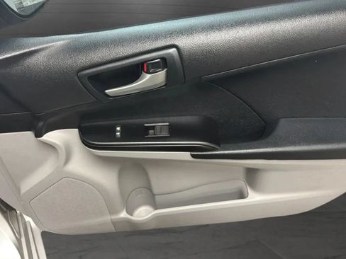 Used 2012 Toyota Camry LE FWD image 16