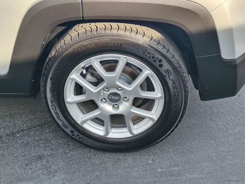 Used 2019 Jeep Renegade Latitude w/ Popular Equipment Group image 23