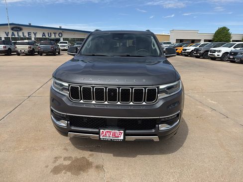 Used 2023 Jeep Wagoneer L Series III w/ Premium Group I AWD/4WD image 2