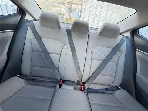 Used 2019 Hyundai Elantra SEL FWD image 17