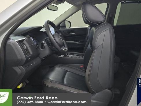 Used 2023 Nissan Pathfinder SL image 10