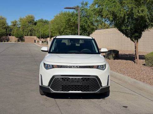 Used 2025 Kia Soul LX image 3