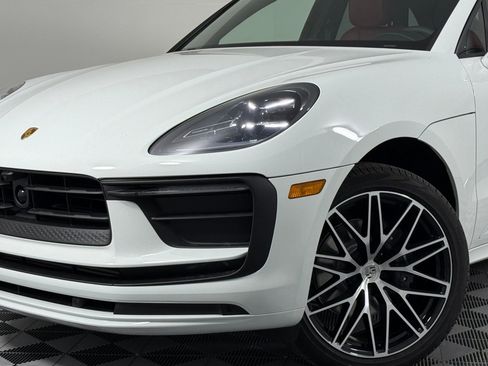 Certified 2026 Porsche Macan AWD/4WD image 11