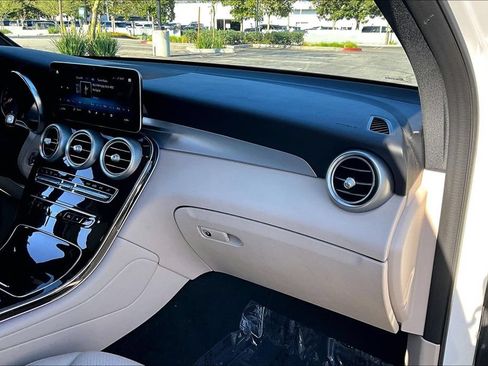 Used 2021 Mercedes-Benz GLC 300 4MATIC w/ Premium Package image 17