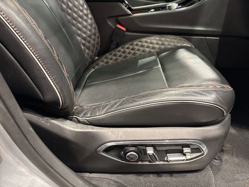 Used 2022 Jeep Grand Cherokee Summit w/ Luxury Tech Group V image 42