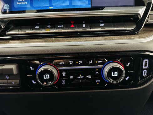 Used 2025 Chevrolet Silverado 1500 LT image 19