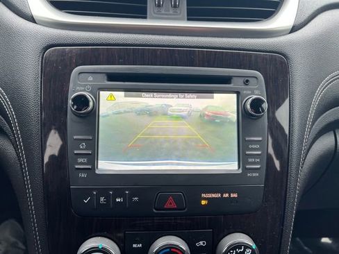 Used 2017 Chevrolet Traverse LT image 18