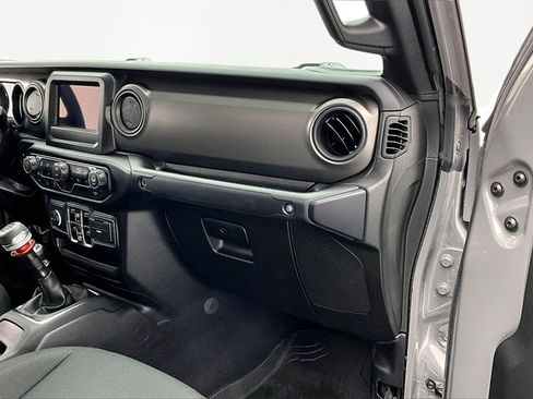 Used 2022 Jeep Gladiator Willys image 17